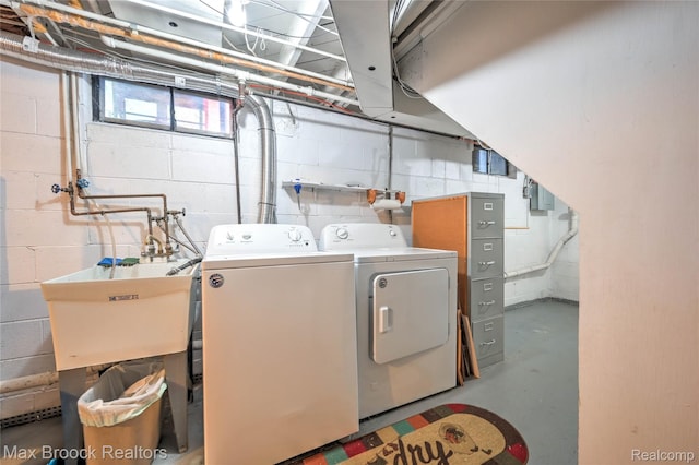 2233 Kohler St, Waterford, MI 48329 - washroom featuring washer and dryer