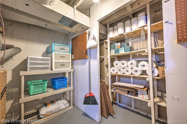 2233 Kohler St, Waterford, MI 48329 - view of storage area