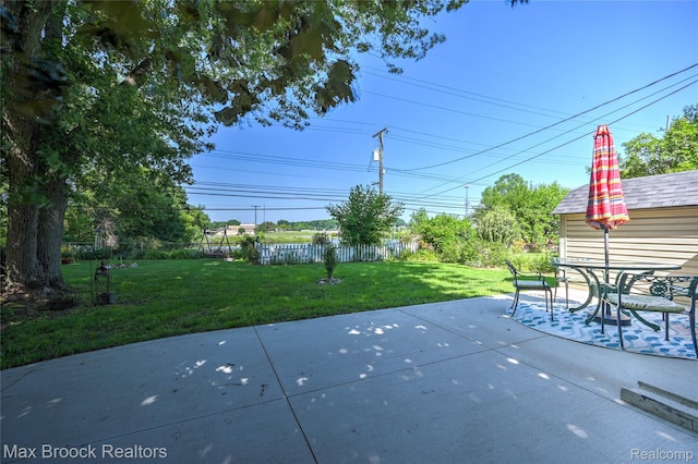 2233 Kohler St, Waterford, MI 48329 - view of patio featuring outdoor dining area