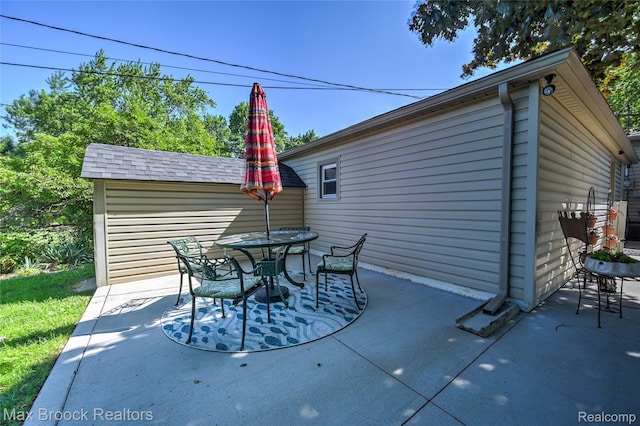 2233 Kohler St, Waterford, MI 48329 - view of patio / terrace featuring outdoor dining area