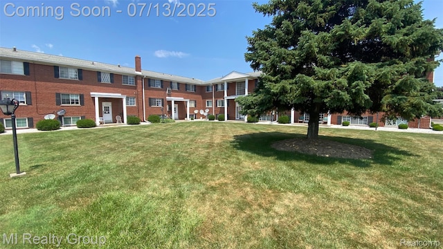 8240 Crestview Dr Unit B1, Sterling Heights, MI 48312 - photo 1