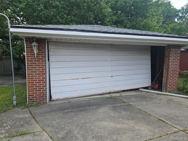 19370 Dequindre St, Detroit, MI 48234 - view of garage