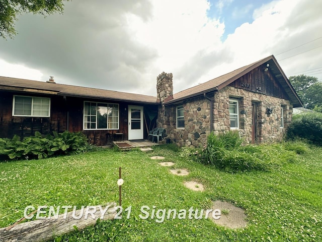 2410 Jossman Rd, Holly, MI 48442 - view of front of property featuring a front yard and covered porch
