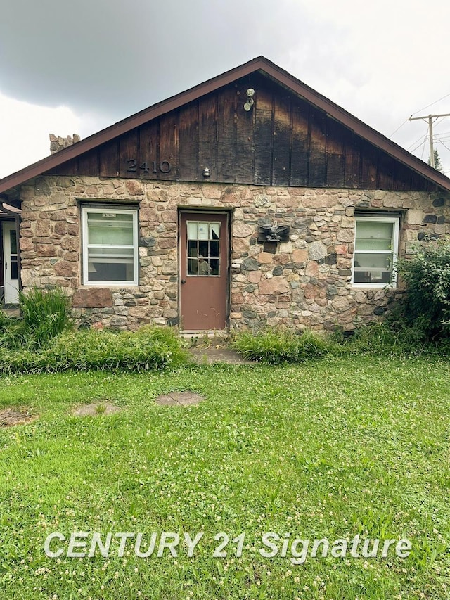 2410 Jossman Rd, Holly, MI 48442 - view of front of house featuring stone siding and a front yard