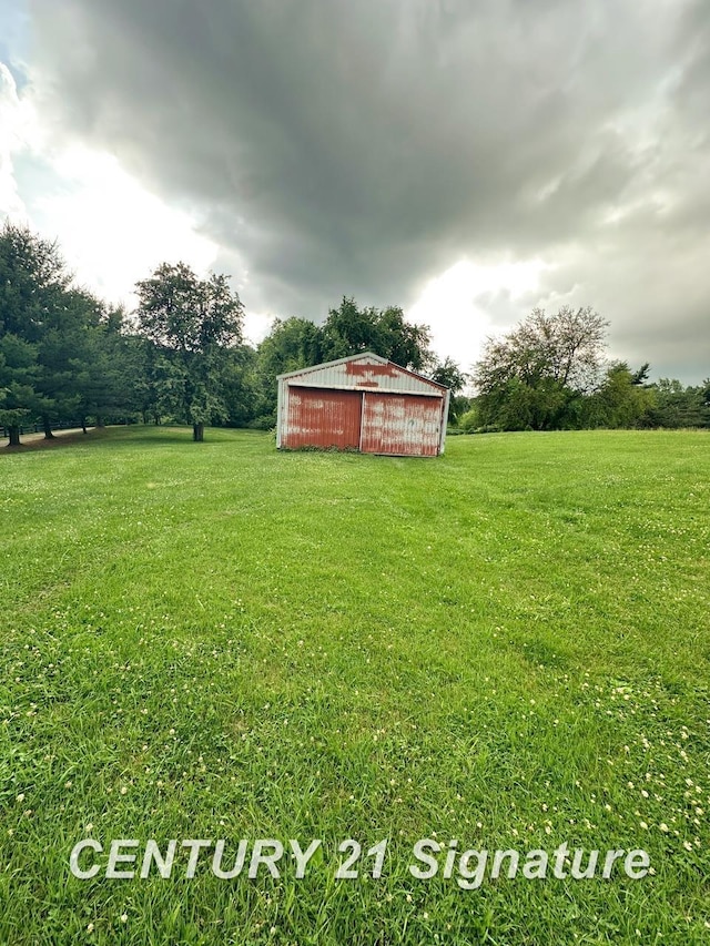 2410 Jossman Rd, Holly, MI 48442 - view of grassy yard featuring an outbuilding