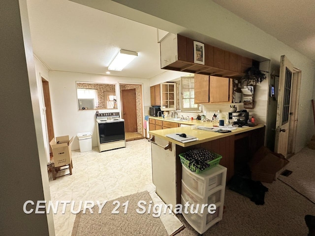 2410 Jossman Rd, Holly, MI 48442 - kitchen with electric stove, a peninsula, light countertops, and a breakfast bar