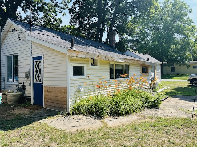 609 E Van Deinse St, Greenville, MI 48838 - photo 3