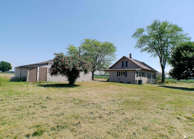 3380 Stewart Rd, Monroe, MI 48162 - view of green lawn with an outdoor structure