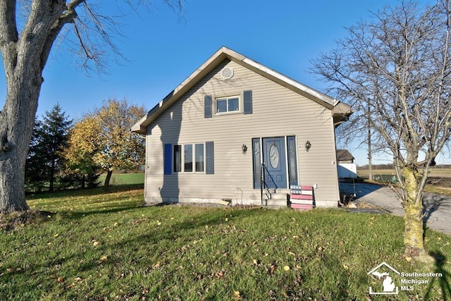3380 Stewart Rd, Monroe, MI 48162 - view of front of property featuring entry steps and a front yard