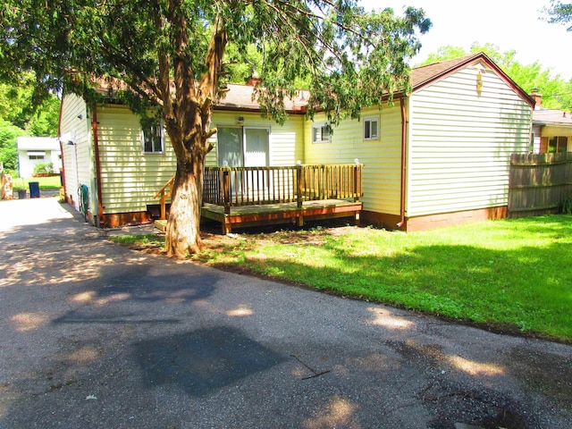 3736 Maryland Ave, Flint, MI 48506 - back of property featuring a wooden deck and a yard
