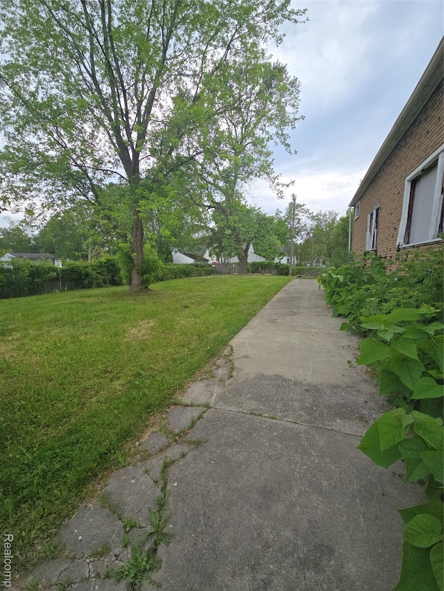 8085 Warwick, Detroit, MI 48228 - view of green lawn