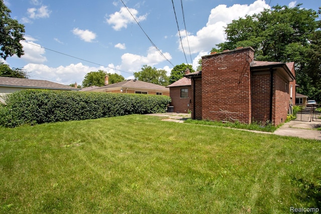23461 Avon Rd, Oak Park, MI 48237 - view of green lawn