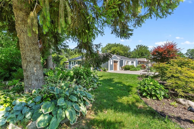 6917 Belton St, Garden City, MI 48135 - view of green lawn featuring an attached garage