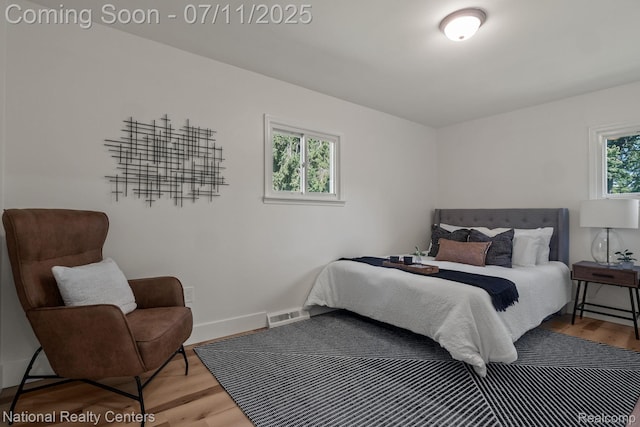 1089 Tecumseh Ave, Waterford, MI 48327 - bedroom featuring light wood-style floors