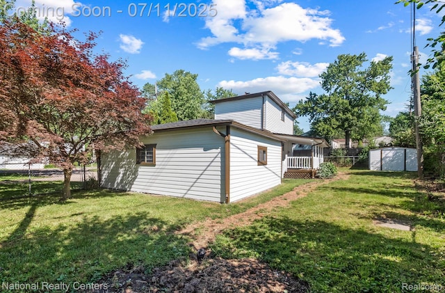 1089 Tecumseh Ave, Waterford, MI 48327 - view of side of home with a storage unit