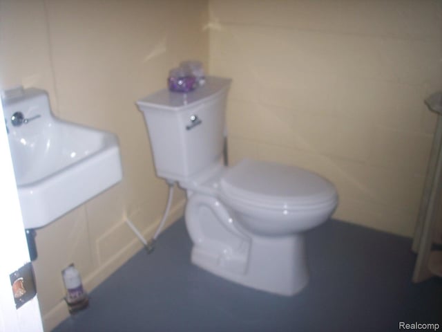 20003 Lichfield Rd, Detroit, MI 48221 - bathroom with toilet