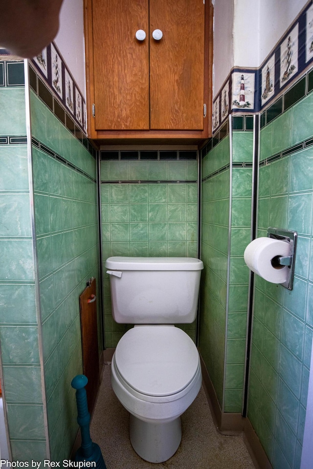 892 W Forest Ave, Muskegon, MI 49441 - bathroom featuring tile walls and toilet
