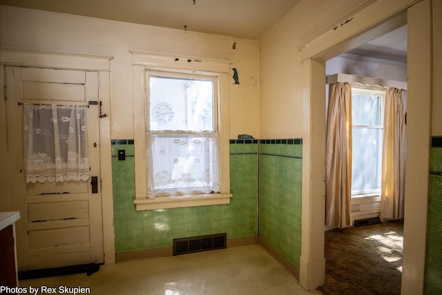 892 W Forest Ave, Muskegon, MI 49441 - view of doorway