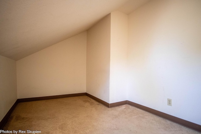 892 W Forest Ave, Muskegon, MI 49441 - bonus room with vaulted ceiling and light colored carpet