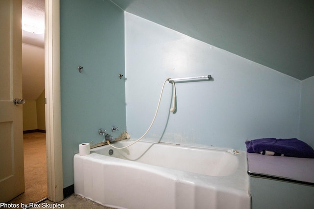 892 W Forest Ave, Muskegon, MI 49441 - full bath with a tub to relax in and lofted ceiling