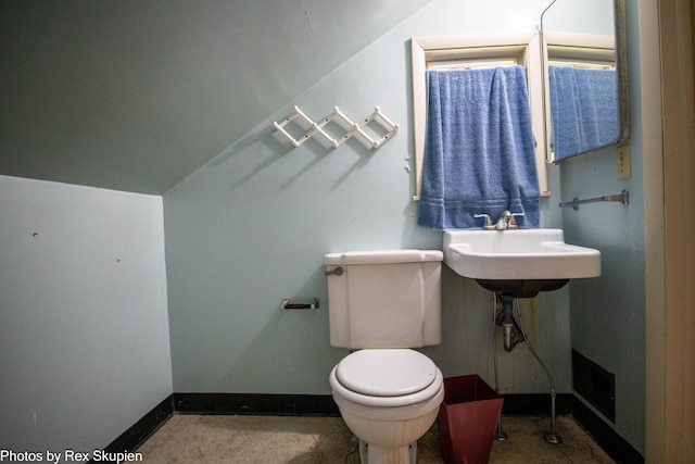892 W Forest Ave, Muskegon, MI 49441 - bathroom featuring toilet and baseboards