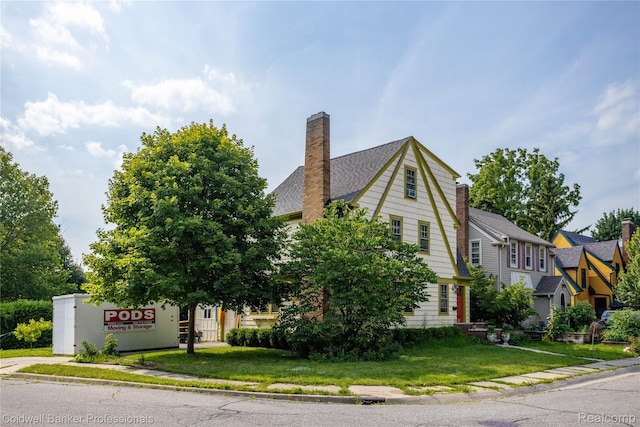 122 Linden Ct, Ypsilanti, MI 48197 - view of front of property with a front yard and a chimney