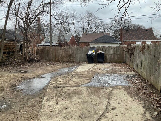 8518 Sussex St, Detroit, MI 48228 - view of yard
