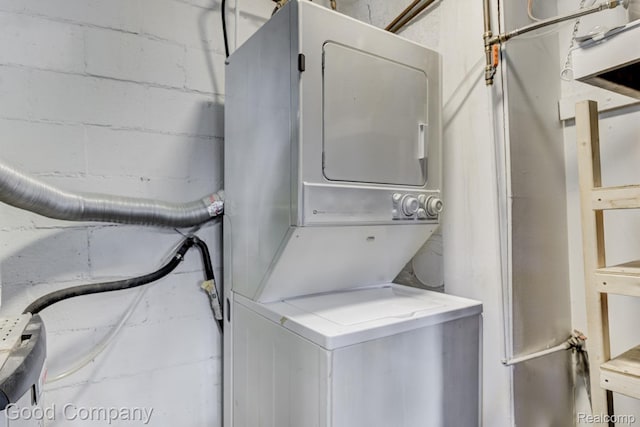 1977 Princeton Rd, Troy, MI 48072 - laundry area with estacked washer and dryer and concrete block wall
