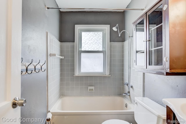 1977 Princeton Rd, Troy, MI 48072 - bathroom featuring shower / bathtub combination and vanity
