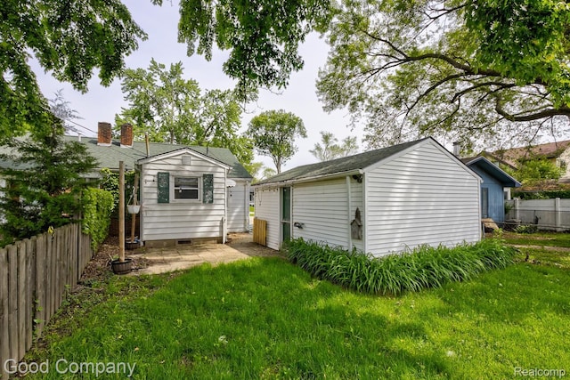1977 Princeton Rd, Troy, MI 48072 - back of house with an outbuilding