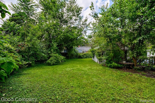 632 S Wilson Ave, Royal Oak, MI 48067 - view of green lawn