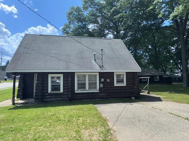 3786 W Houghton Lake Dr, Houghton Lake, MI 48629 - log home featuring log siding and a front yard