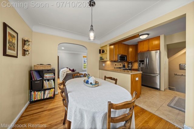 903 Oakridge Ave, Royal Oak, MI 48067 - dining space featuring arched walkways and light wood-style flooring
