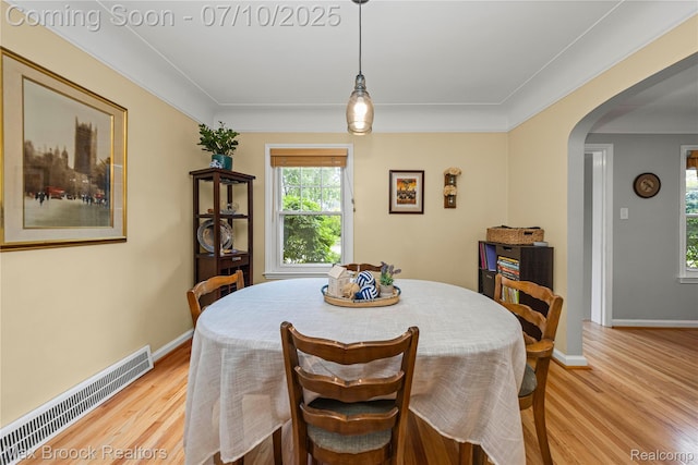 903 Oakridge Ave, Royal Oak, MI 48067 - dining room featuring arched walkways, light wood-style floors, and ornamental molding