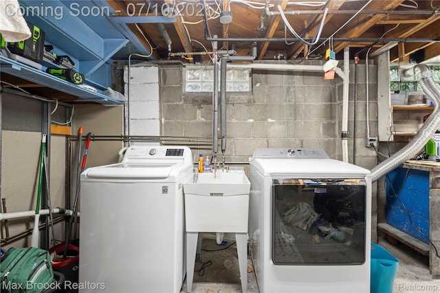 903 Oakridge Ave, Royal Oak, MI 48067 - laundry area with washer and clothes dryer