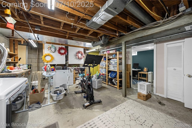 903 Oakridge Ave, Royal Oak, MI 48067 - unfinished basement featuring washer / dryer