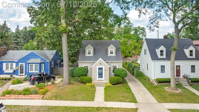 903 Oakridge Ave, Royal Oak, MI 48067 - cape cod home featuring entry steps, driveway, and a shingled roof