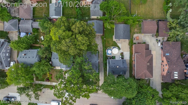 903 Oakridge Ave, Royal Oak, MI 48067 - aerial overview of property's location featuring nearby suburban area