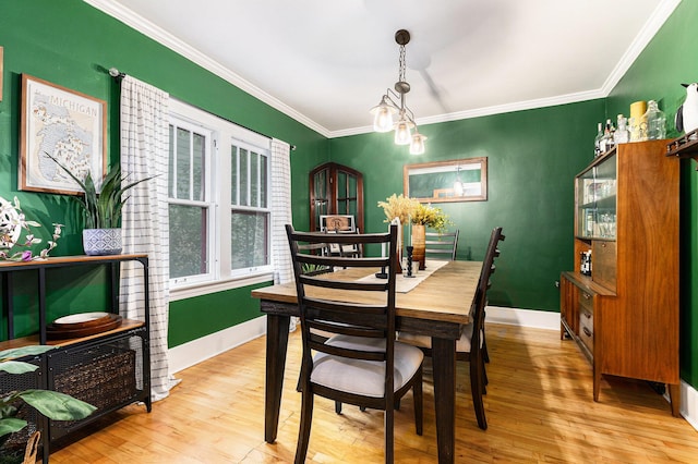 411 Edgemoor Ave, Kalamazoo, MI 49001 - dining area with wood finished floors and ornamental molding
