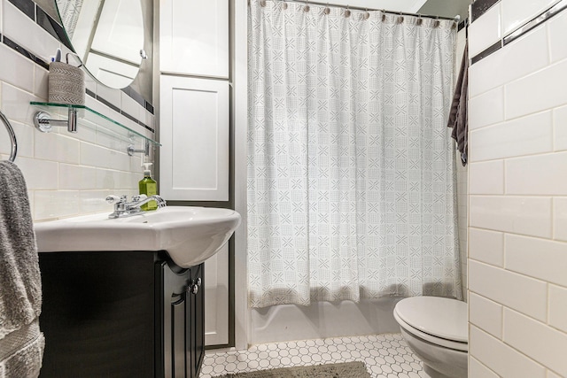 411 Edgemoor Ave, Kalamazoo, MI 49001 - bathroom with shower / bath combination with curtain, vanity, tasteful backsplash, and tile walls
