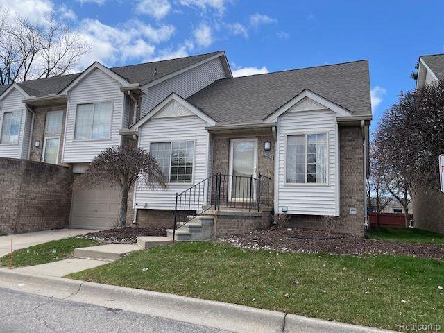 30885 Lee Frank Ln, Madison Heights, MI 48071 - view of front of property featuring a front yard, driveway, and a garage
