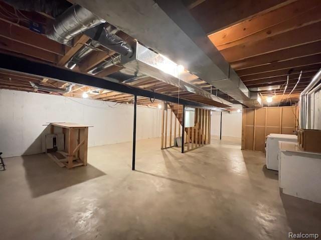 30885 Lee Frank Ln, Madison Heights, MI 48071 - unfinished basement featuring washer / dryer