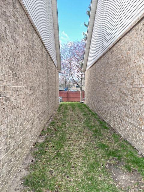30885 Lee Frank Ln, Madison Heights, MI 48071 - view of yard