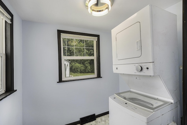 1211 S Jackson St, Jackson, MI 49203 - laundry room with stacked washer / dryer and baseboards