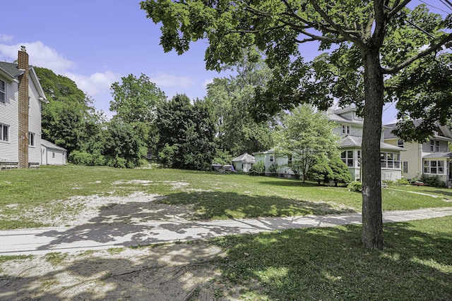 1211 S Jackson St, Jackson, MI 49203 - view of green lawn