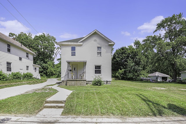 1211 S Jackson St, Jackson, MI 49203 - traditional-style home featuring a front yard