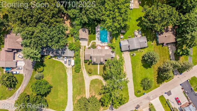 4375 Island Park Dr, Waterford, MI 48329 - bird's eye view of a pool