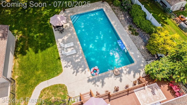 4375 Island Park Dr, Waterford, MI 48329 - bird's eye view of a pool