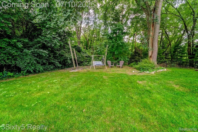 4375 Island Park Dr, Waterford, MI 48329 - view of yard