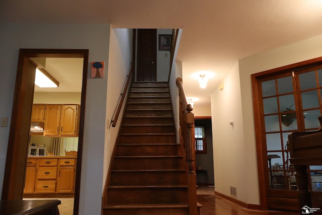13578 Strasburg Rd, La Salle, MI 48145 - stairs with baseboards